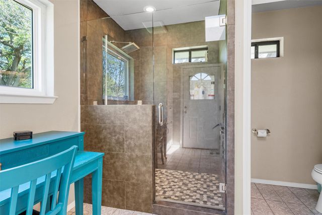 1049 W Moonlight Drive, Robinson, TX 76706