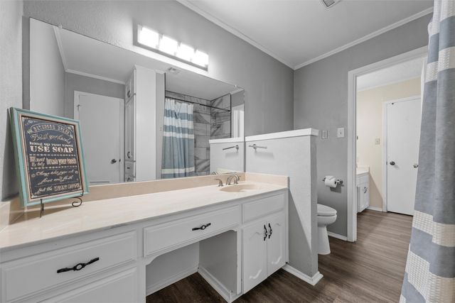 1049 W Moonlight Drive, Robinson, TX 76706