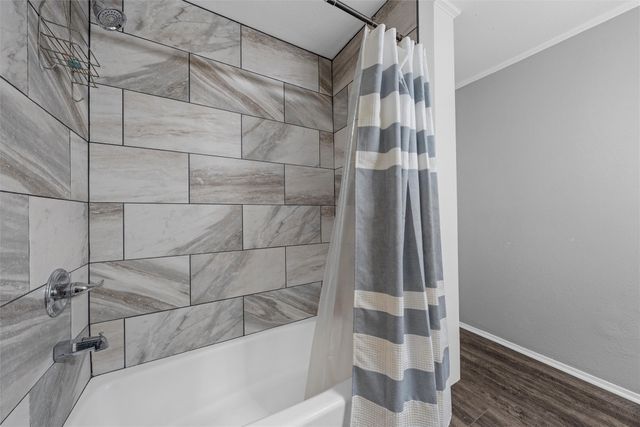 1049 W Moonlight Drive, Robinson, TX 76706