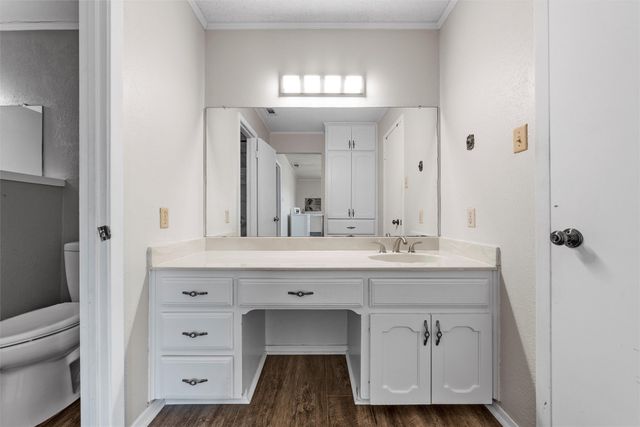 1049 W Moonlight Drive, Robinson, TX 76706