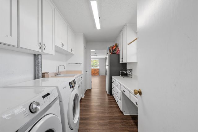 1049 W Moonlight Drive, Robinson, TX 76706