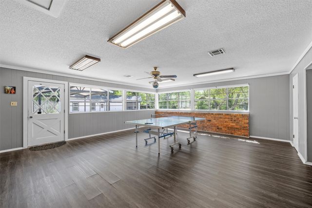 1049 W Moonlight Drive, Robinson, TX 76706