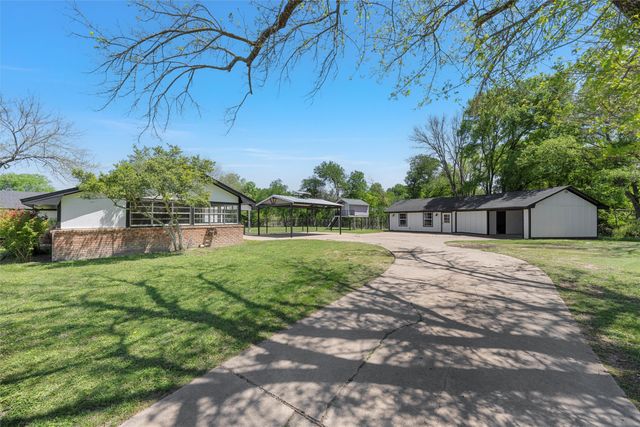 1049 W Moonlight Drive, Robinson, TX 76706