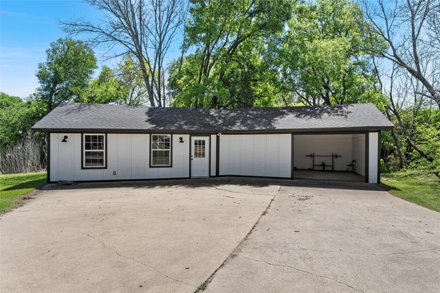 1049 W Moonlight Drive, Robinson, TX 76706