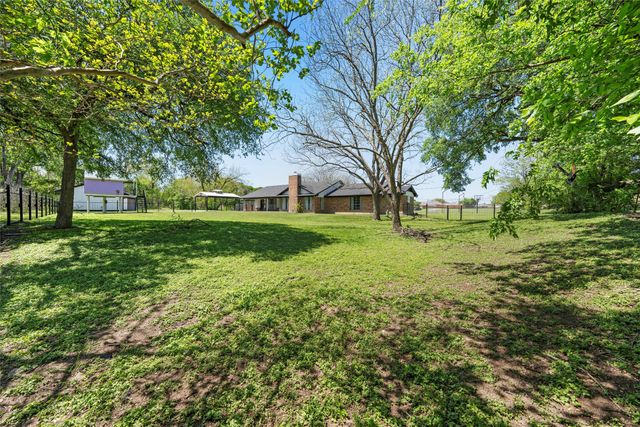 1049 W Moonlight Drive, Robinson, TX 76706