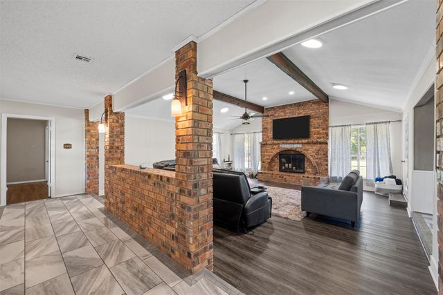 1049 W Moonlight Drive, Robinson, TX 76706