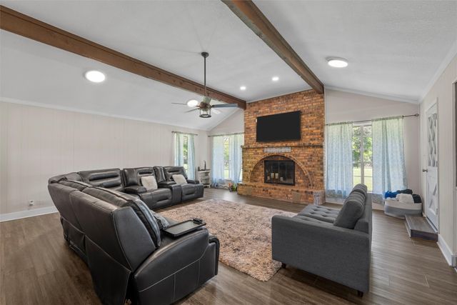 1049 W Moonlight Drive, Robinson, TX 76706