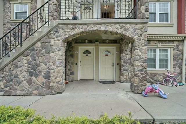 8 Elm Street 112, Spring Valley, NY 10977