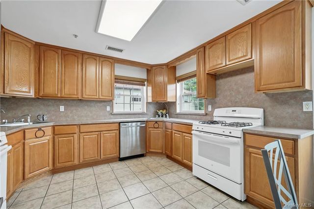 8 Elm Street 112, Spring Valley, NY 10977