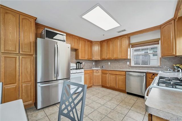 8 Elm Street 112, Spring Valley, NY 10977