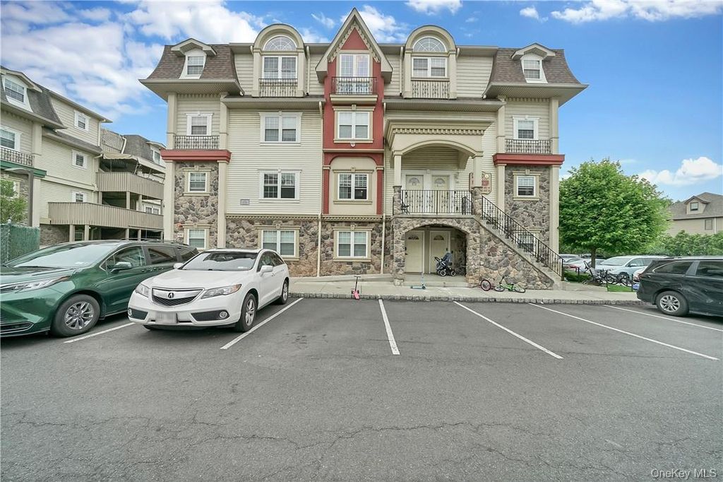 8 Elm Street 112, Spring Valley, NY 10977