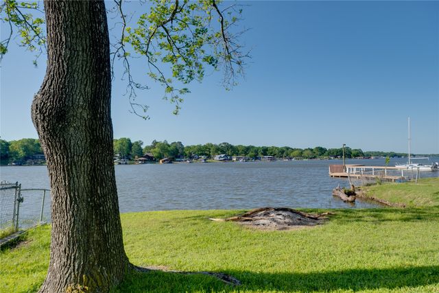 103 Dolly Drive, Mabank, TX 75156
