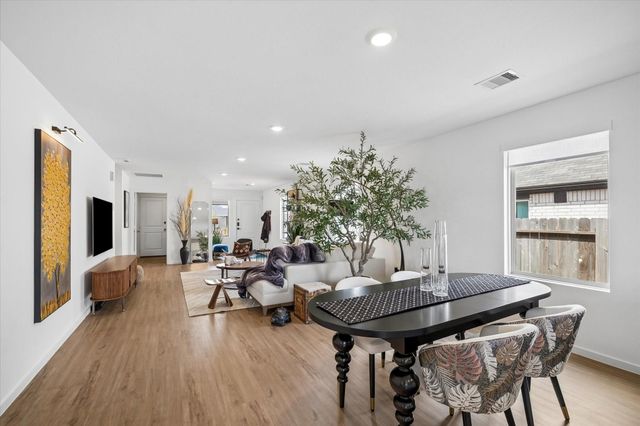 716 Autumn Cherry Trail, Magnolia, TX 77354