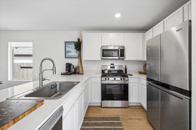 716 Autumn Cherry Trail, Magnolia, TX 77354