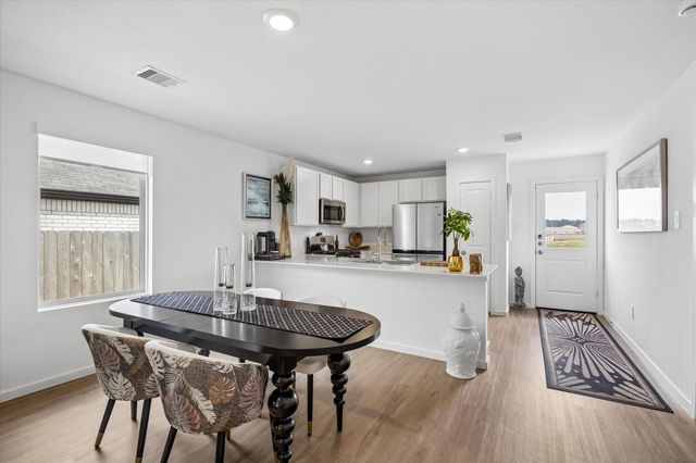 716 Autumn Cherry Trail, Magnolia, TX 77354