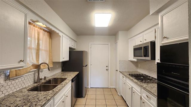 2702 Foliage Green Drive, Kingwood, TX 77339