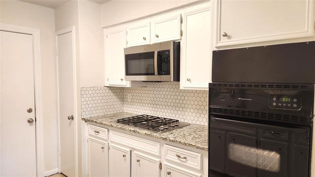 2702 Foliage Green Drive, Kingwood, TX 77339