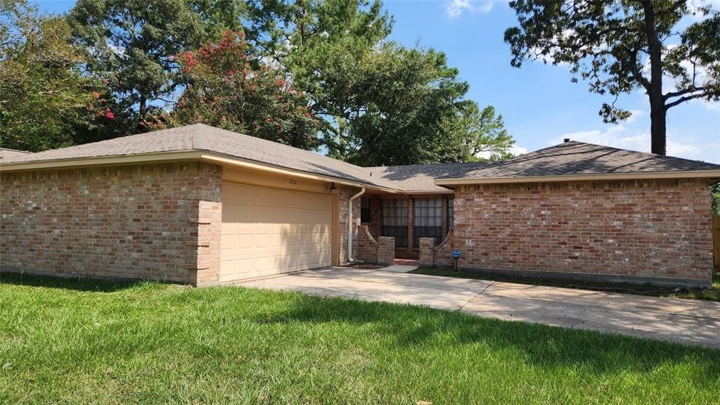2702 Foliage Green Drive, Kingwood, TX 77339