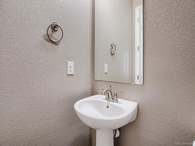 8450 S Biloxi Ct, Aurora, CO 80016