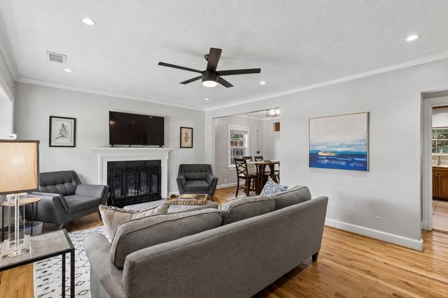 5426 Stoneleigh Avenue, Dallas, TX 75235