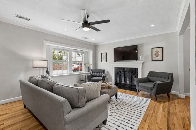 5426 Stoneleigh Avenue, Dallas, TX 75235