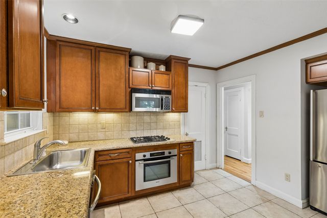 5426 Stoneleigh Avenue, Dallas, TX 75235