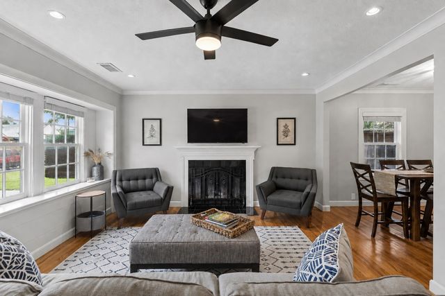 5426 Stoneleigh Avenue, Dallas, TX 75235