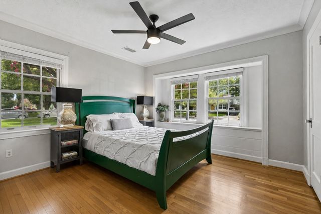 5426 Stoneleigh Avenue, Dallas, TX 75235