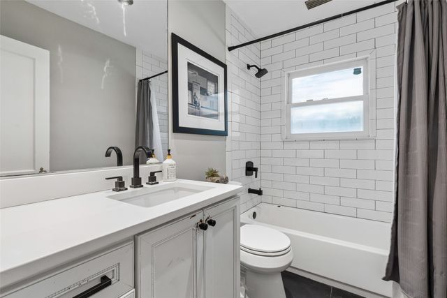 5426 Stoneleigh Avenue, Dallas, TX 75235