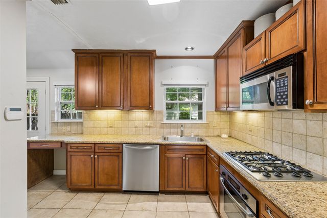5426 Stoneleigh Avenue, Dallas, TX 75235