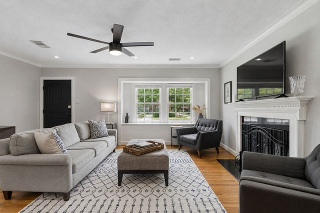 5426 Stoneleigh Avenue, Dallas, TX 75235