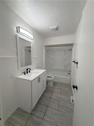 3521 N College Street, Kansas City, MO 64117