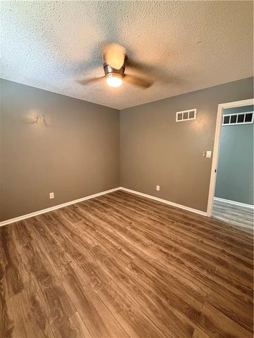 3521 N College Street, Kansas City, MO 64117
