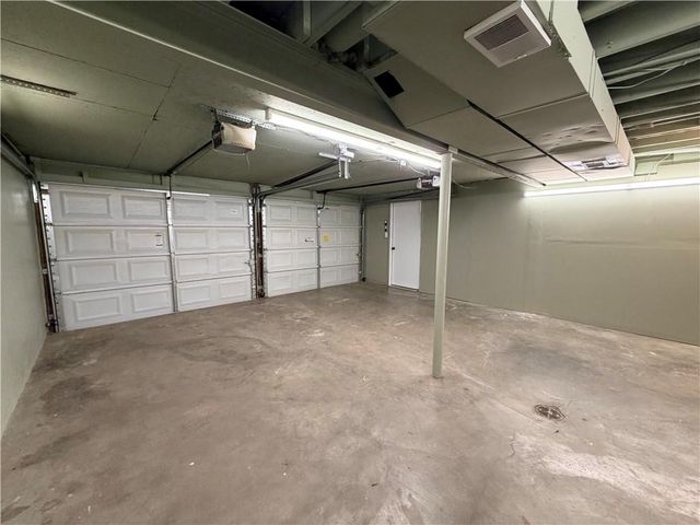 3521 N College Street, Kansas City, MO 64117