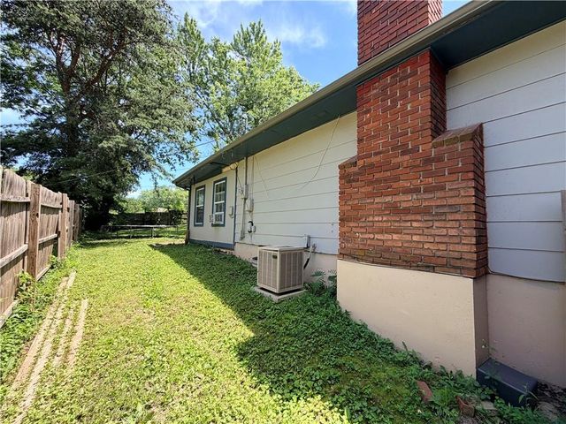 3521 N College Street, Kansas City, MO 64117
