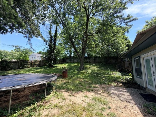 3521 N College Street, Kansas City, MO 64117