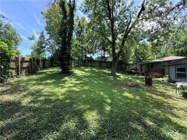3521 N College Street, Kansas City, MO 64117