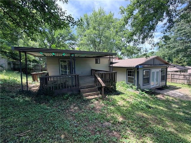 3521 N College Street, Kansas City, MO 64117