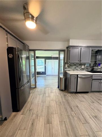 3521 N College Street, Kansas City, MO 64117