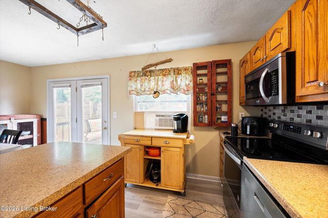 6705 William Clark Dr, Louisville, KY 40228