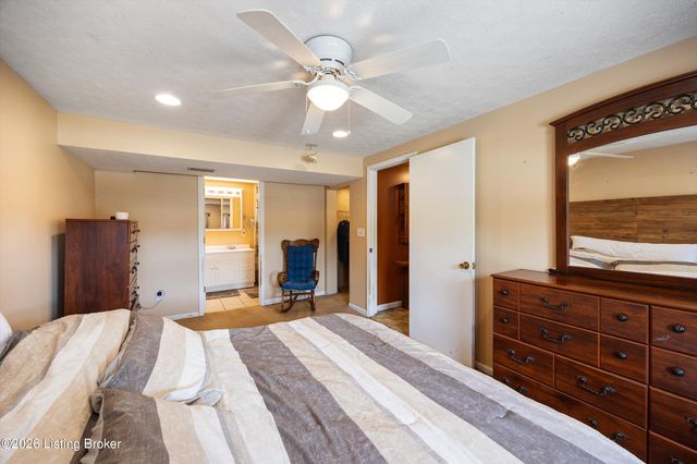 6705 William Clark Dr, Louisville, KY 40228