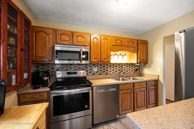 6705 William Clark Dr, Louisville, KY 40228