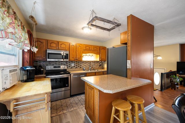 6705 William Clark Dr, Louisville, KY 40228