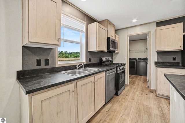 4390 W Seaman Road, Alma, MI 48801