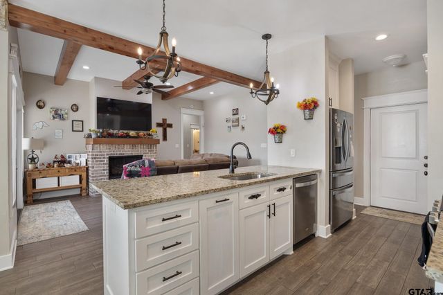 13367 Hickory Oak Dr, Lindale, TX 75771