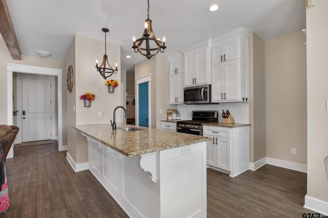 13367 Hickory Oak Dr, Lindale, TX 75771