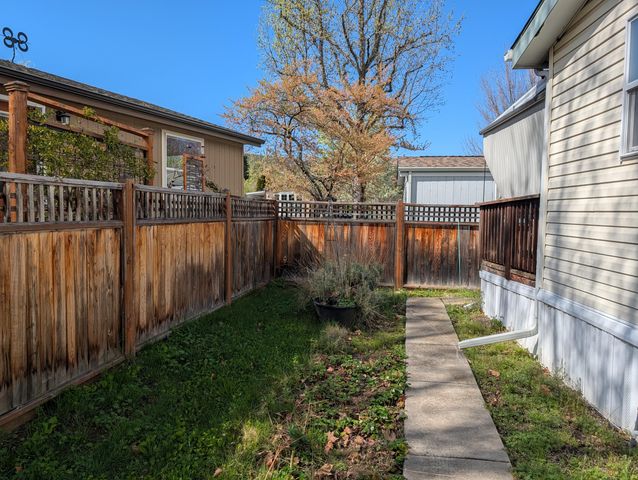 1055 N 5th Street UNIT 110, Jacksonville, OR 97530