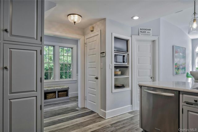 14 Buckingham Place, Manhasset, NY 11030