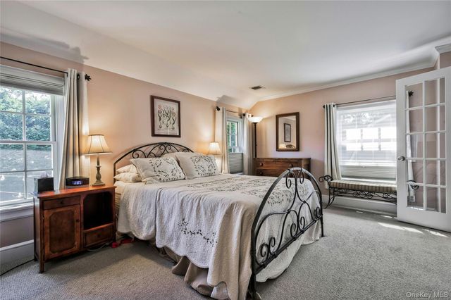 14 Buckingham Place, Manhasset, NY 11030