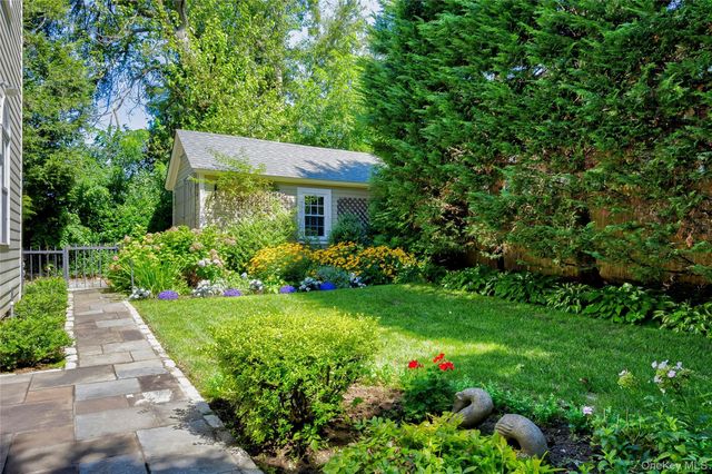 14 Buckingham Place, Manhasset, NY 11030